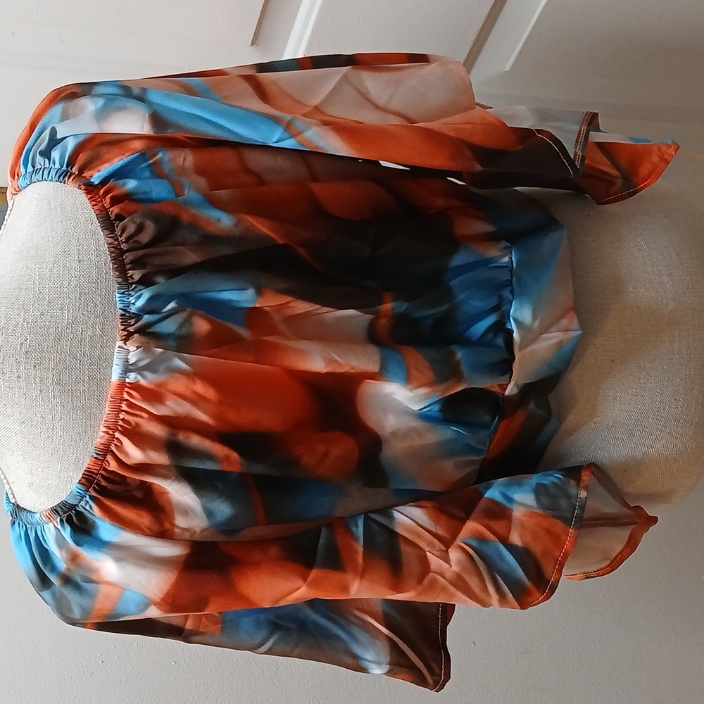 Woman's Top - Picture 3 of 5